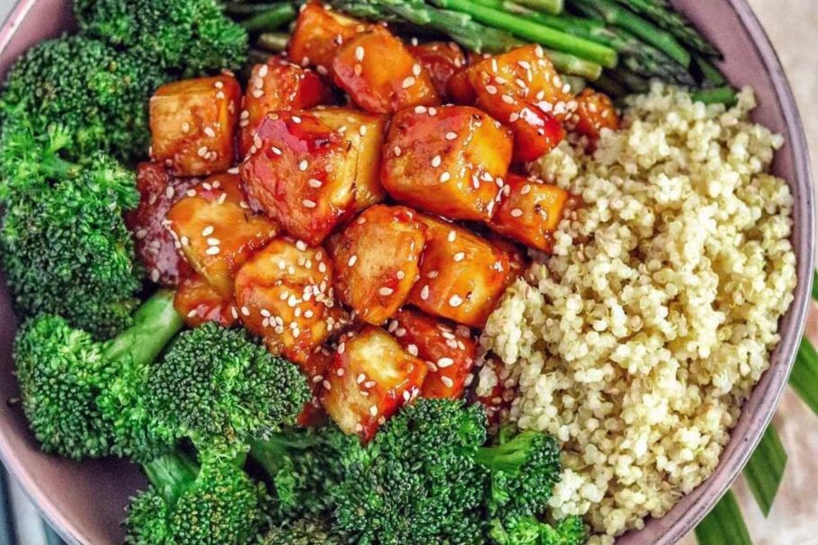 General Tso’s Tofu with Quinoa, Broccoli and Green Asparagus