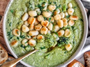 Creamy Broccoli Pesto Soup