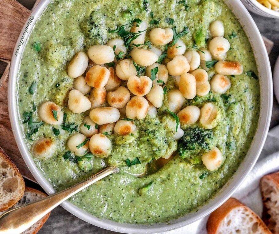 Creamy Broccoli Pesto Soup
