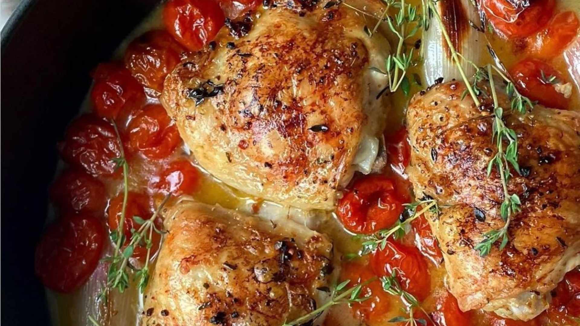 Chicken and roasted tomatoes traybake