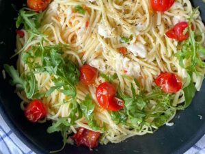 Crab linguine with garlic and chilli
