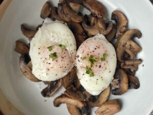 Poached egg with mushroom