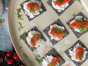 Smoked salmon canapés with cream cheese