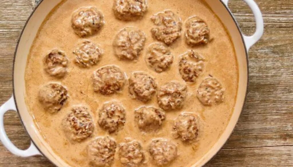 These tender, juicy meatballs are crafted with a blend of ground meat, aromatic spices, and breadcrumbs, delivering a burst of savory goodness in every bite.