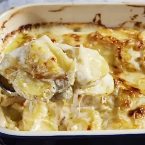 This irresistible dish combines tender sliced potatoes with a velvety, garlic-infused cream sauce, baked to perfection.