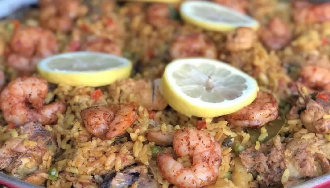 This quick and easy recipe brings together fluffy rice, sautéed onions, aromatic garlic, and a blend of traditional Spanish spices.