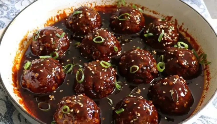 These savory, mouthwatering meatballs are expertly infused with the rich, smoky goodness of BBQ, complemented by the irresistible tang of authentic Korean spices.