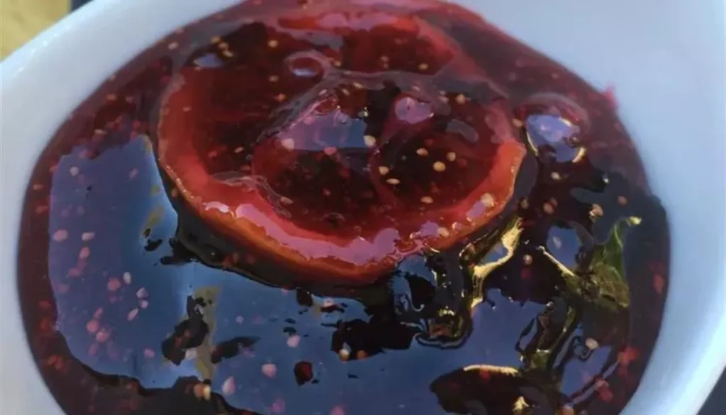 Our recipe combines the finest hand-picked figs with carefully selected ingredients, resulting in a lusciously smooth texture and a harmonious blend of sweet and tangy notes.
