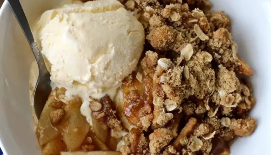 his delightful dessert features a crispy, golden topping paired with tender, baked apples, creating a perfect balance of sweetness and warmth. Indulge in this easy-to-follow recipe that is sure to satisfy your cravings.