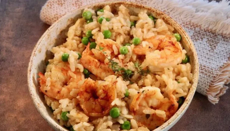 This fast and creamy dish combines succulent shrimp and tender peas, perfectly cooked in the Instant Pot for ultimate convenience