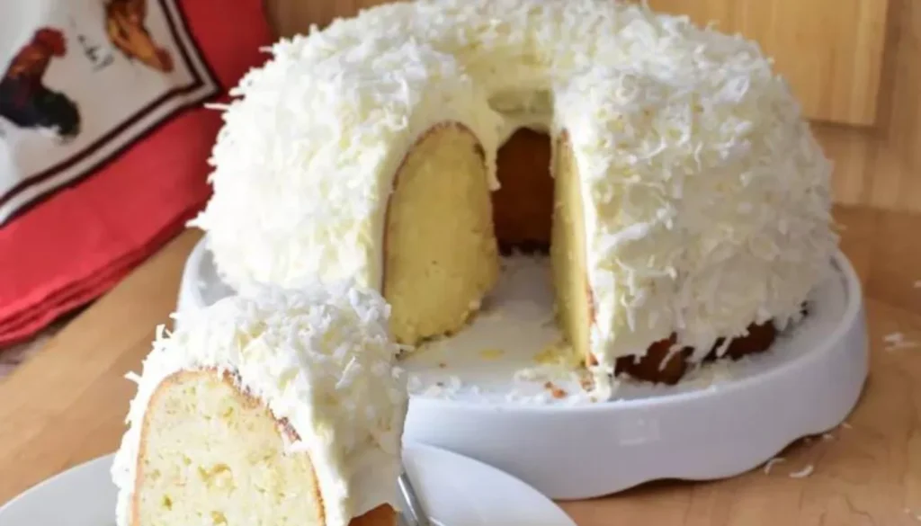 This delectable dessert is a true showstopper, combining layers of moist vanilla cake infused with hints of cinnamon and topped with a rich cream cheese frosting.