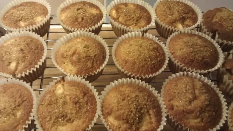 Apple and Cinnamon Cupcakes Recipe - Easy Seasonal Treat