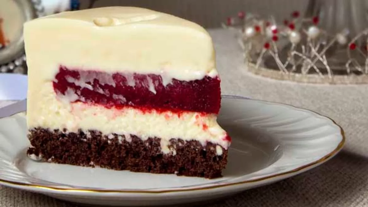 White Chocolate Mousse Cake with Raspberry Centre | Easy Recipe